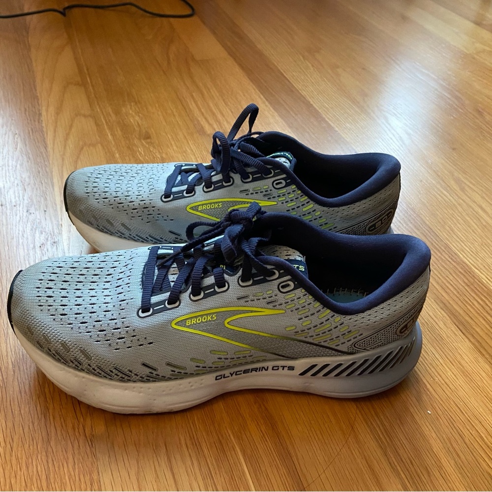 Brooks Gray and Yellow Women's Sneakers - Picture 2 of 11